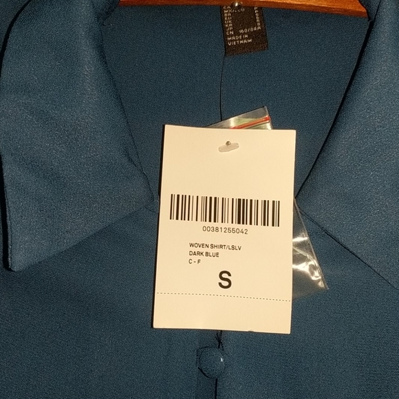 Button-Front Top - Picture 5 of 9